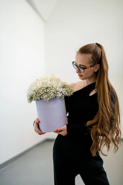 Young Stylish Woman Holding Hands Flower Bouquet White Hydrangea Gypsophila — Stock Photo, Image