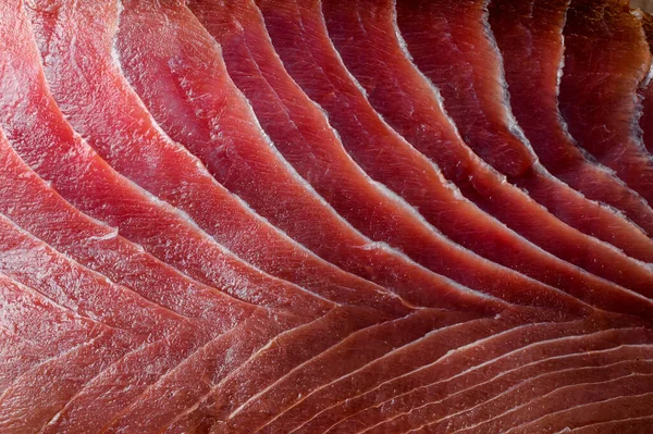 Apetyczny Świeżo Krojony Tuńczyk Błękitnopłetwy Surowe Mięso Tekstury Zbliżenie Makro — Zdjęcie stockowe