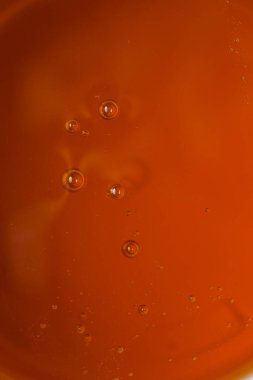 Açık kahverengi şekerleme macunu veya balmumu tam ekran saç kesimi prosedürü için bal