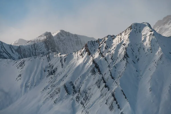 Berghellingen Zijn Gedeeltelijk Bedekt Met Witte Sneeuw Waarop Nog Niemand — Stockfoto