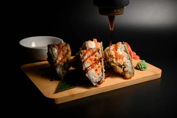 Close Sushi Roll Tempura Sandwich Wasabi Ginger Finished Brown Sauce — Stok Foto