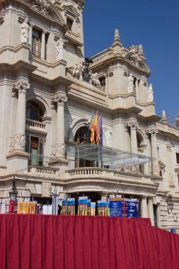 Valencia Belediyesi 'nin (İspanya) önündeki Fallas haftasında Fallas Ödülleri' nin teslim aşaması.)