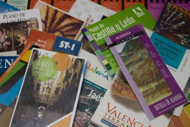 İspanya 'da Valencia, Albacete, Castilla y Leon gibi turistik yerlerin tanıtım broşürlerinin dairesi..