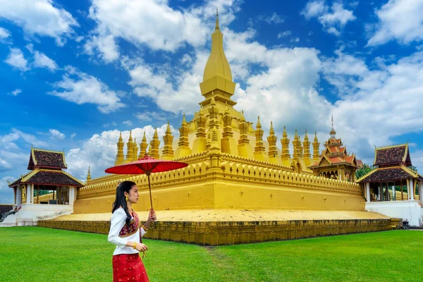 stock image Asian woman wearing laos traditional at Phra that luang in Vientiane, Laos.