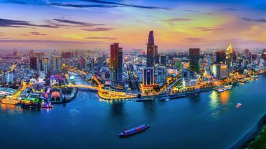 Vietnam 'da alacakaranlıkta Ho chi minh şehrinin veya Saigon şehrinin havadan görünüşü.