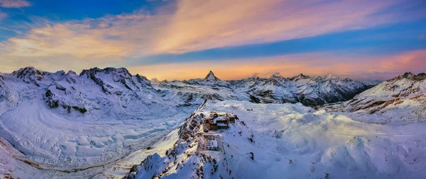 พาโนรามาของ Matterhorn และเท อกเขา Swiss Zermatt ตเซอร แลนด Matterhorn พระอาท ภาพสต็อก