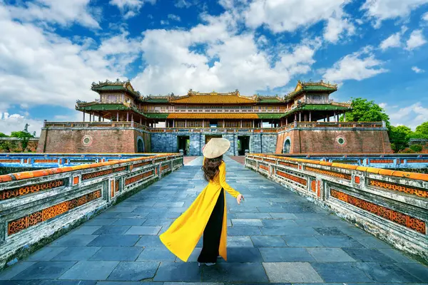 stock image Tourist standing at Meridian Gate in Hue, Vietnam.