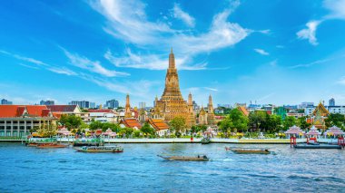 Wat Arun Ratchawararam (Şafak Tapınağı) Bangkok, Tayland 'daki ünlü turizm merkezi.