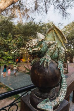 Ica, Peru - 27 Aralık 2022: Brujas de Cachiche tema parkı ica Peru 'da heykel