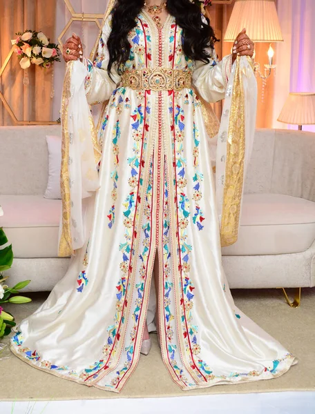Marocká Nevěsta Sobě Marocké Svatební Šaty — Stock fotografie