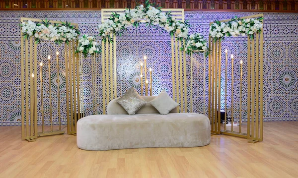 Mariage Style Marocain Traditionnel Élégamment Mis Scène Avec Grand Canapé — Photo