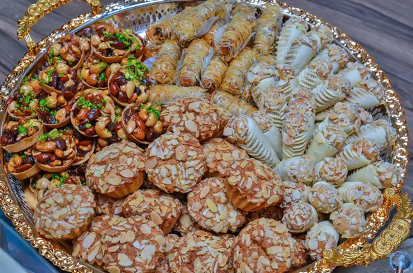 Πιάτα Παραδοσιακά Φρέσκα Ψημένα Μαροκινά Μπισκότα Close Σερβίρεται — Φωτογραφία Αρχείου