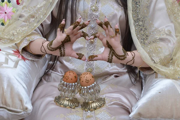 stock image Close Up Henna Arts on bride's han