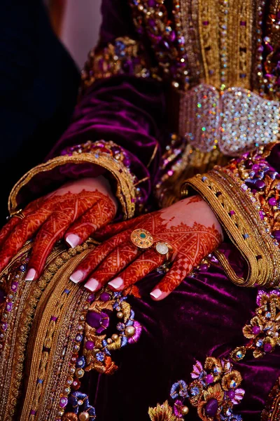 Μαροκινή Γυναίκα Παραδοσιακή Χέννα Ζωγραφισμένα Χέρια — Φωτογραφία Αρχείου