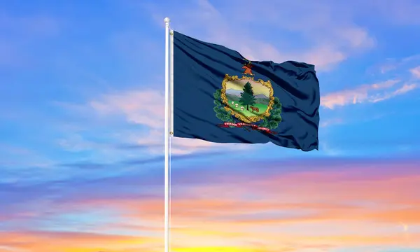 Vermont Flag Waving Wind White Cloudy Blue Sky Concepto Diplomático —  Fotos de Stock