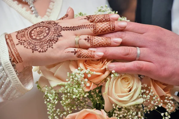 Nahaufnahme Der Hände Eines Arabischen Paares Bei Einer Hochzeit — Stockfoto