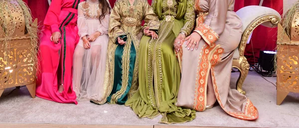 Esküvői Ruha Marokkóban Algériában Marokkói Nők Hagyományos Marokkói Kaftánokat Viselnek — Stock Fotó