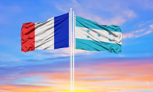 France Honduras Deux Drapeaux Sur Les Mâts Ciel Nuageux Bleu — Photo