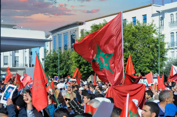 13-Mart-2018 Rabat Fas vatandaşları bir gösteride Fas bayraklarını göndere çekti.