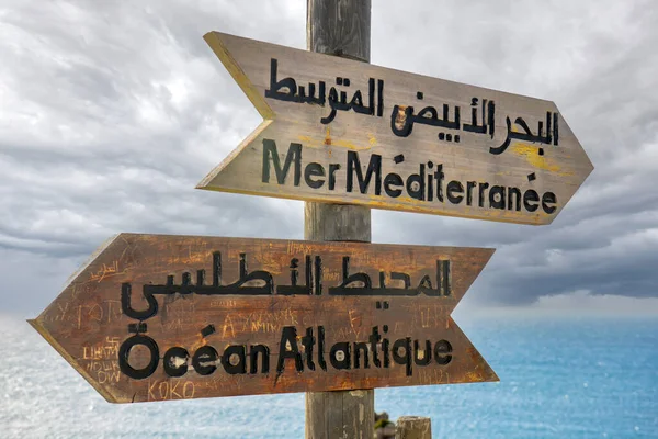 Señal Indica Mar Mediterráneo Atlántico Sobre Señal Dice Mar Mediterráneo Fotos De Stock