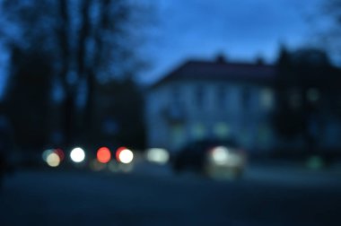 Şehir gece trafiği, trafik ışıkları, arka plan temizliği.