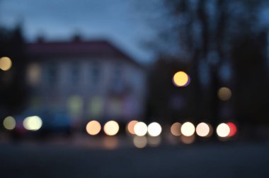 Şehir gece trafiği, trafik ışıkları, arka plan temizliği.