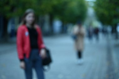 Akşam sokağı bulanık arka plan, şehir konsepti  