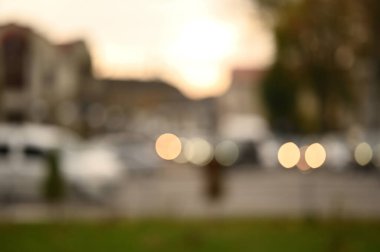 Akşam sokağı bulanık arka plan, şehir konsepti  