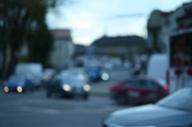 Akşam sokağı bulanık arka plan, şehir konsepti  