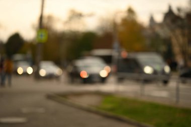 Akşam sokağı bulanık arka plan, şehir konsepti  