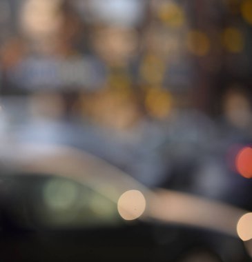 Akşam sokağı bulanık arka plan, şehir konsepti  