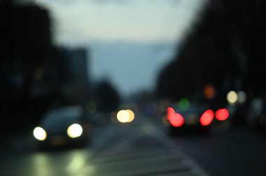 Bokeh odaklı şehir ışıklarıyla soyut arkaplan