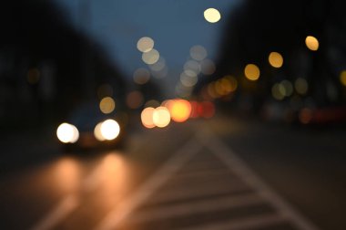 Bokeh odaklı şehir ışıklarıyla soyut arkaplan