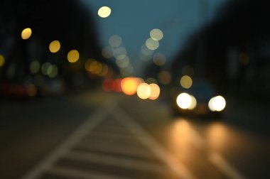 Bokeh odaklı şehir ışıklarıyla soyut arkaplan