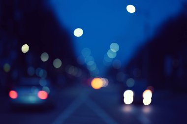 Bokeh odaklı şehir ışıklarıyla soyut arkaplan