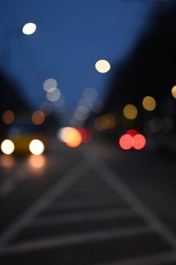 Bokeh odaklı şehir ışıklarıyla soyut arkaplan