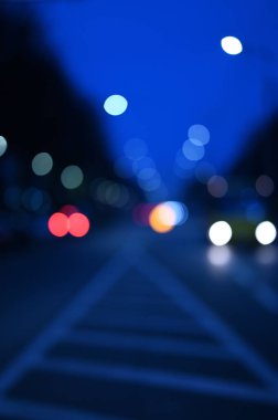 Bokeh odaklı şehir ışıklarıyla soyut arkaplan