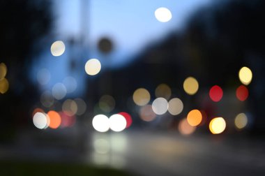 Bokeh odaklı şehir ışıklarıyla soyut arkaplan