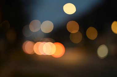 Bokeh odaklı şehir ışıklarıyla soyut arkaplan