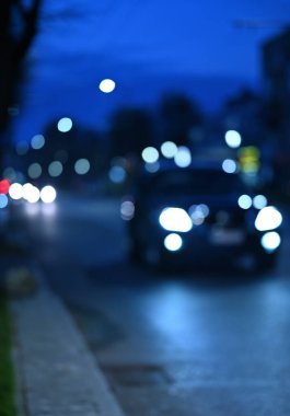 Bokeh odaklı şehir ışıklarıyla soyut arkaplan