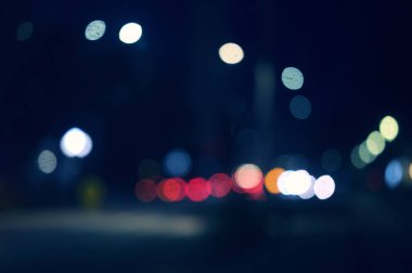 Bokeh odaklı şehir ışıklarıyla soyut arkaplan
