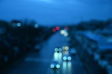 Şehir gece trafiği, trafik ışıkları, arka plan temizliği.