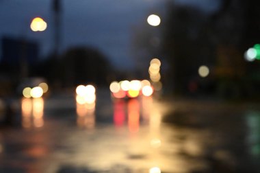 Şehir gece trafiği, trafik ışıkları, arka plan temizliği.