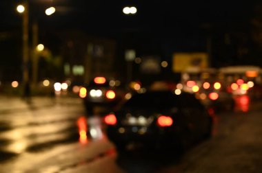 Şehir gece trafiği, trafik ışıkları, arka plan temizliği.