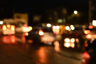 Şehir gece trafiği, trafik ışıkları, arka plan temizliği.