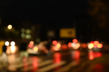 Şehir gece trafiği, trafik ışıkları, arka plan temizliği.