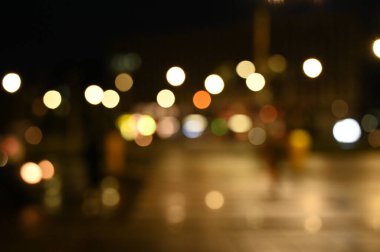 Şehir gece trafiği, trafik ışıkları, arka plan temizliği.