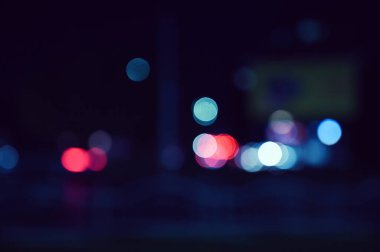 Şehir gece trafiği, trafik ışıkları, arka plan temizliği.