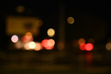 Şehir gece trafiği, trafik ışıkları, arka plan temizliği.