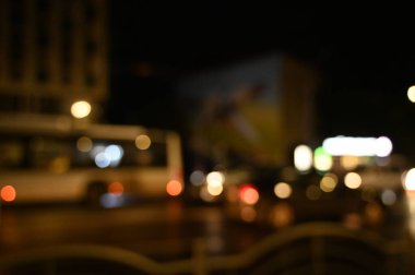 Şehir gece trafiği, trafik ışıkları, arka plan temizliği.